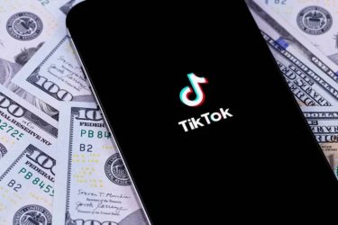 TikTok-та құмар ойын ұйымдастырған 2 адам сотталды