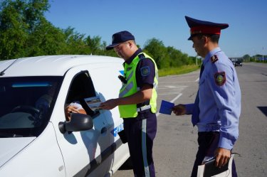 Ақтөбеде заң бұзған шетелдік азамат полицейлерге пара ұсынды