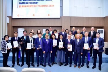 Үздік университеттерге әлемдік рейтингтің естелік белгілері мен сертификаттары табыс етілді