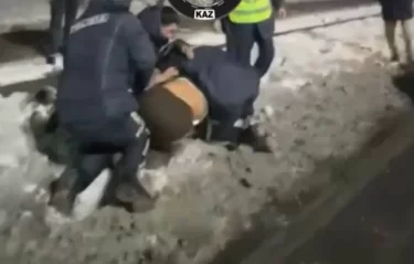 Алматыда полиция қызметкерлерін соққыға жыққан