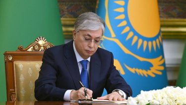 Президент Медеу Сәрсекенің жақындарына көңіл айтты