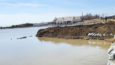 Бөгеттерді нығайту мақсатында Ырғыз ауданына қосымша арнайы техника жіберілді