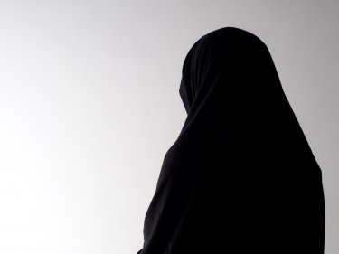 Қоғамдық орындарда хиджаб киіп жүруге тыйым салу мәселесі қаралады