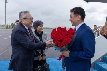 Моңғолия президенті Астанаға ұшып келді