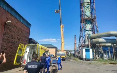 Ақмола облысында байланыс компаниясы қызметкері 30 метр биіктіктен құлаған