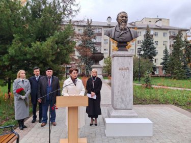 Татарстанда Абай Құнанбайұлының ескерткіш-бюсті ашылды