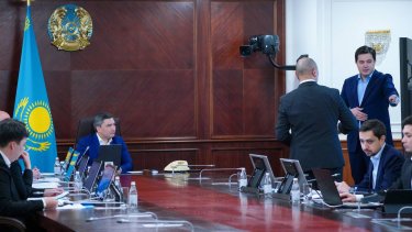 Олжас Бектенов отандық тауар өндірушілерді қолдау жөнінде кеңес өткізді