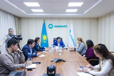 Ержан Жылқыбаев «AMANAT»-тың Республикалық қоғамдық қабылдау бөлмесінде азаматтарды қабылдады