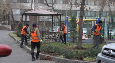 Алматыда аулалар мен көшелерді нашар тазалаған мердігерлерге айыппұл салынады