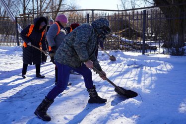 «Таза бейсенбі»: «AMANAT» партиясының акциясы қыс мезгілінде де жалғасын тапты