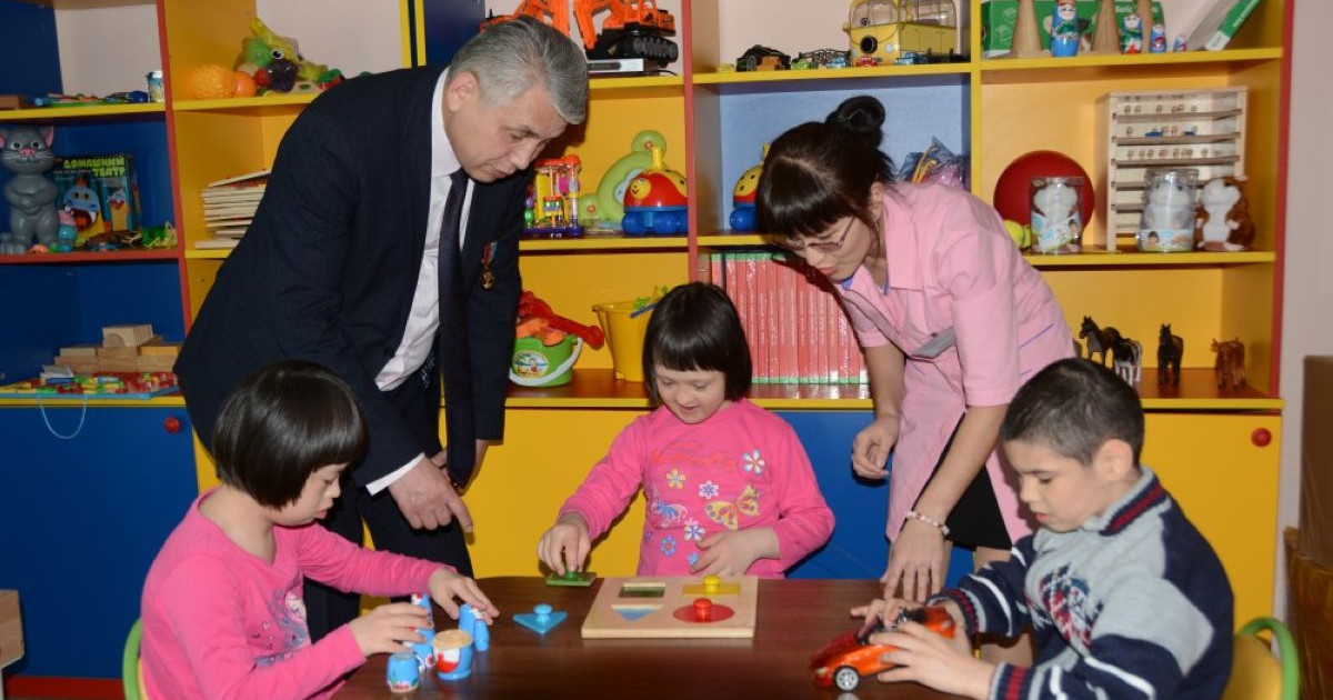 Мүгедек балалардың тәрбиешісі мен күтушілеріне небары 35 мың теңге жалақы төленеді