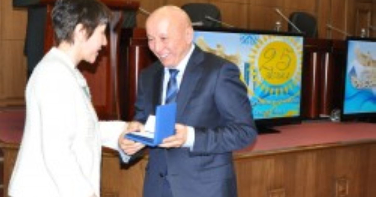 Денсаулық сақтау және әлеуметтік еңбек қызметкерлері марапатталды