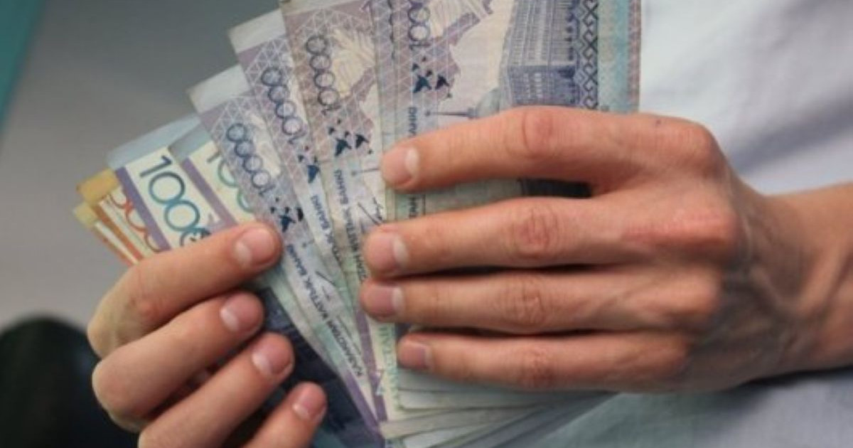 Алаяқтар 93 жастағы әжейдің 700 мың теңгесін жымқырып кетті