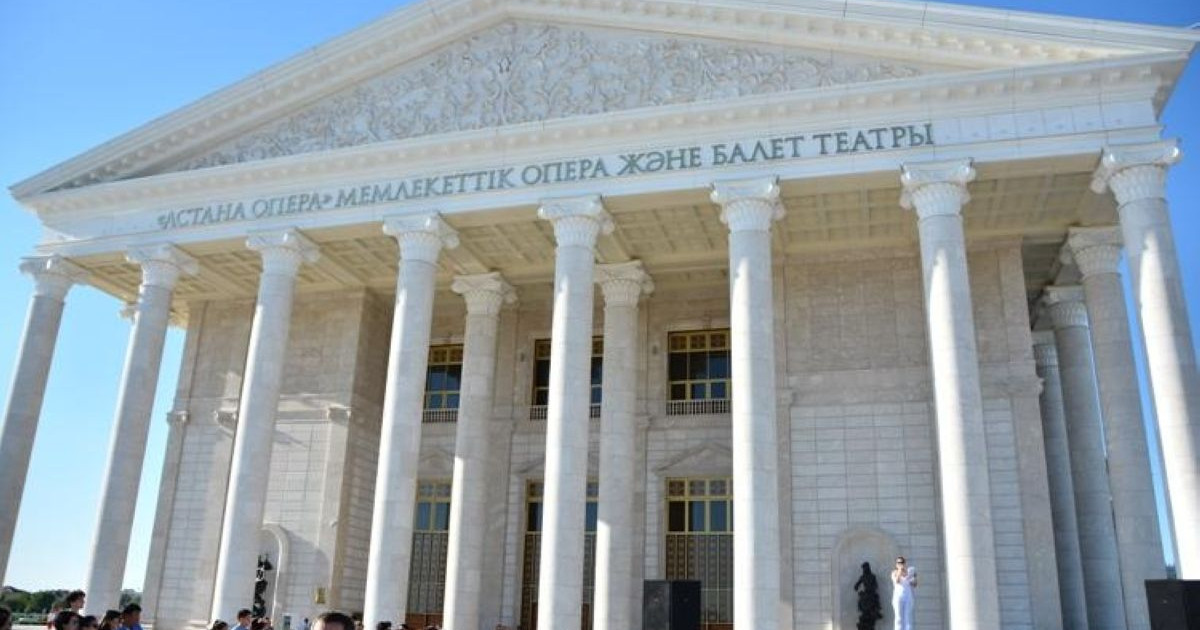 "Астана Опера" театрының ұжымы су тасқынынан зардап шеккендерге қолдау көрсетті