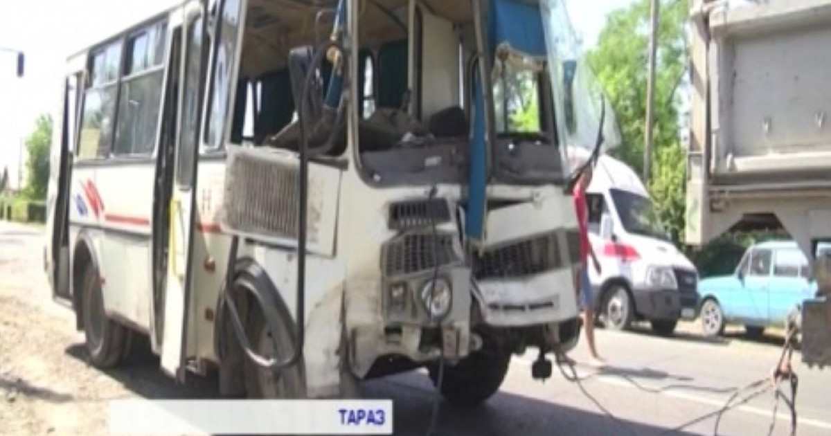 Тараздағы автобус апатынан 26 адам зардап шекті