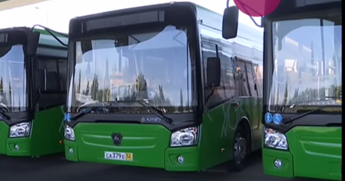 Жеңімпаздар сертификаттарын балалар үйіне табыстады