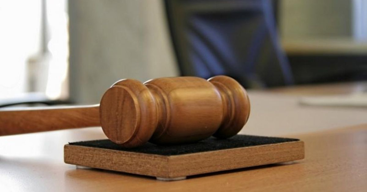 Полицейдің бетін тырнап, погонын жұлып алған әйел жауапқа тартылды