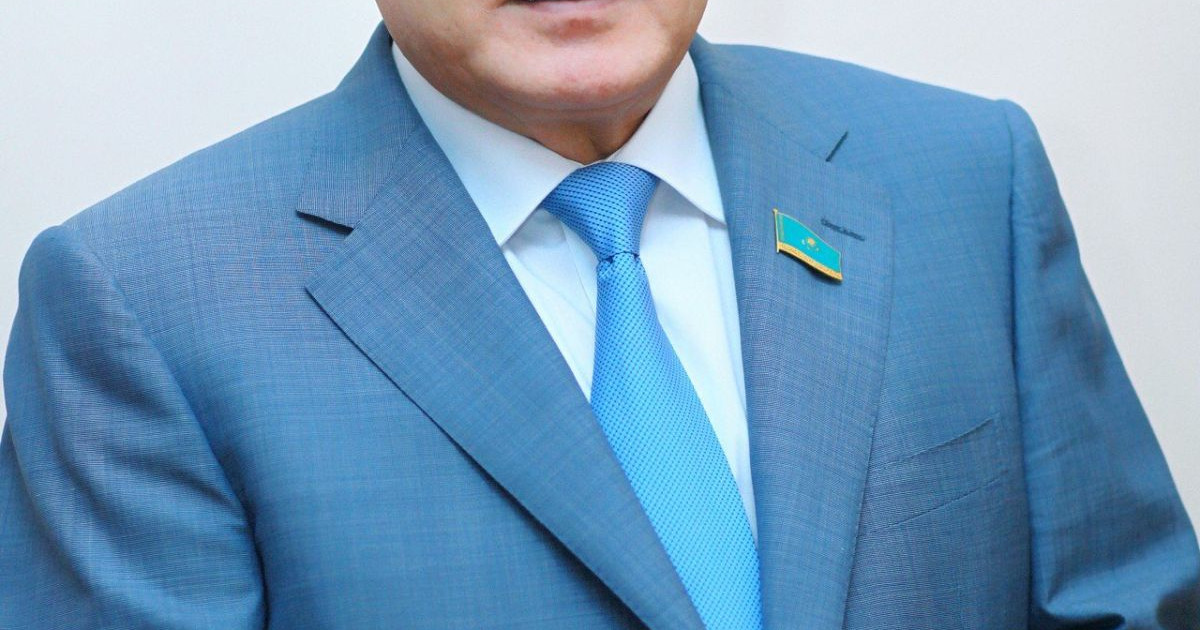 Жәй теректен Бәйтерекке дейін (Эссе)