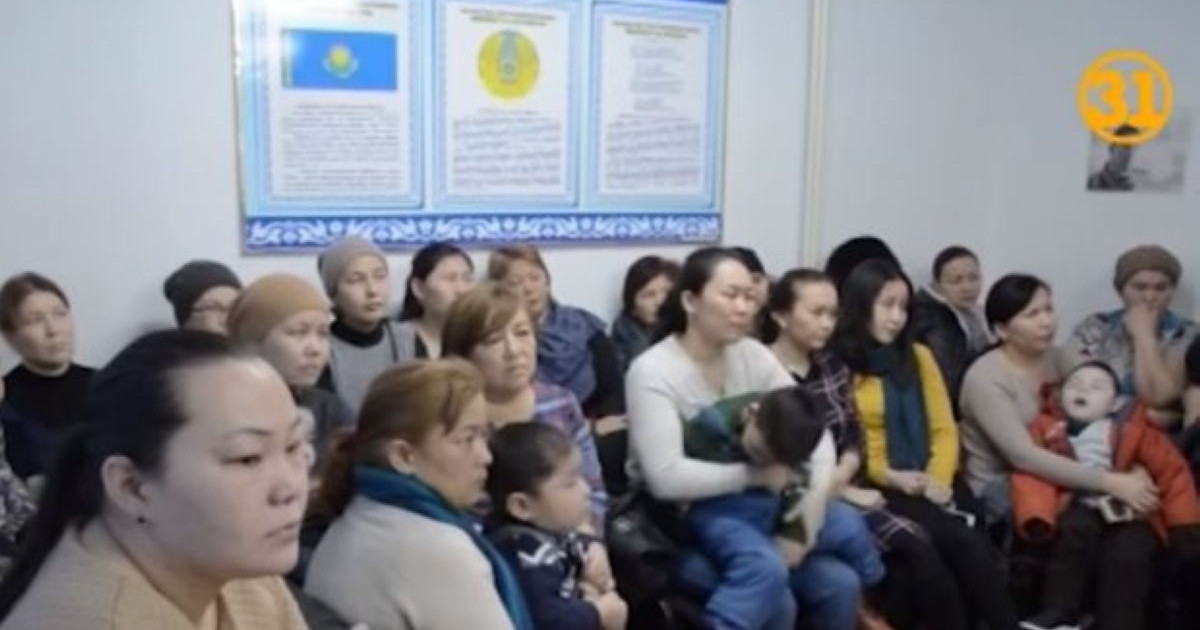 Ақтөбеде мүгедек балалардың ата-аналары наразылыққа шықты