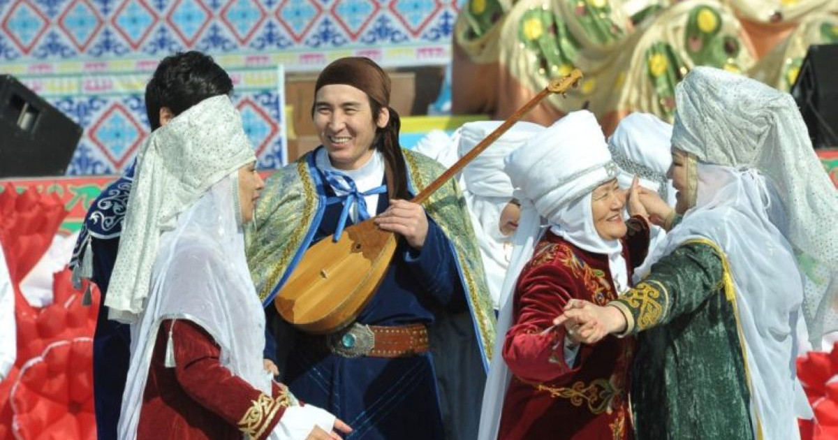 Бір жастарыңызбен!: Көрісу күнінде қандай ғұрыптар жасалады?