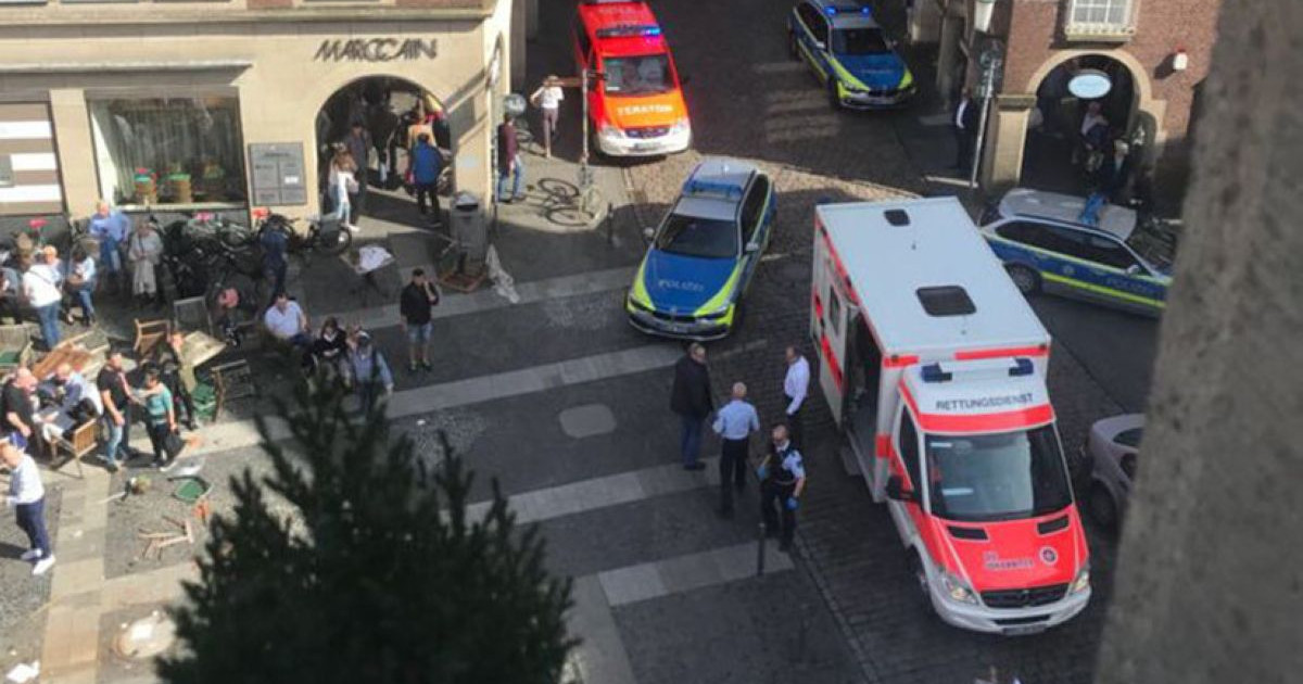 Германияда жүк көлігі адамдар тобын қағып, 3 адамды мерт қылды