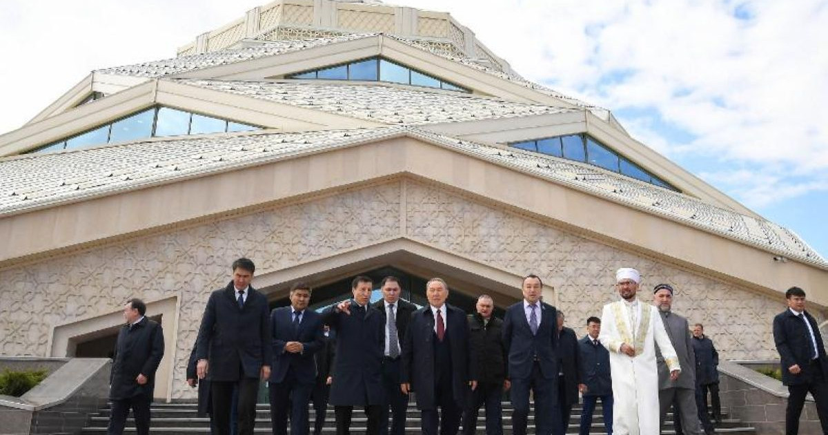 Елбасы Астанадағы жаңа мешітке барды