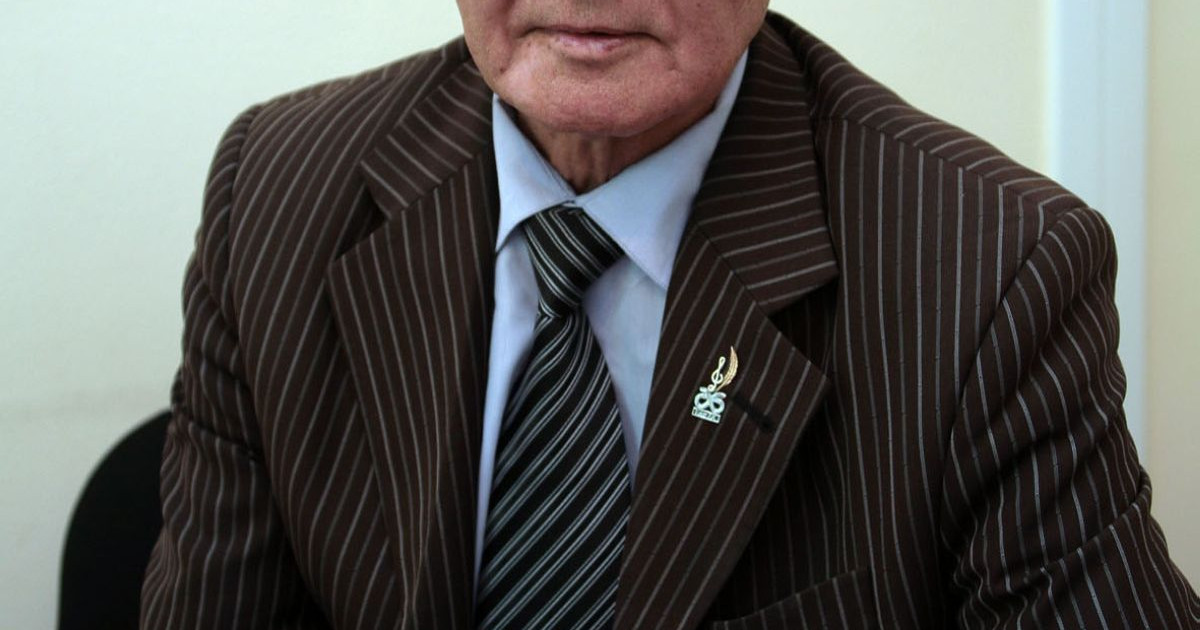 Өлеңнен маржан терген