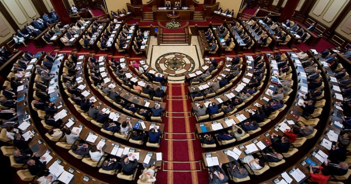 Парламент каникулға шығады