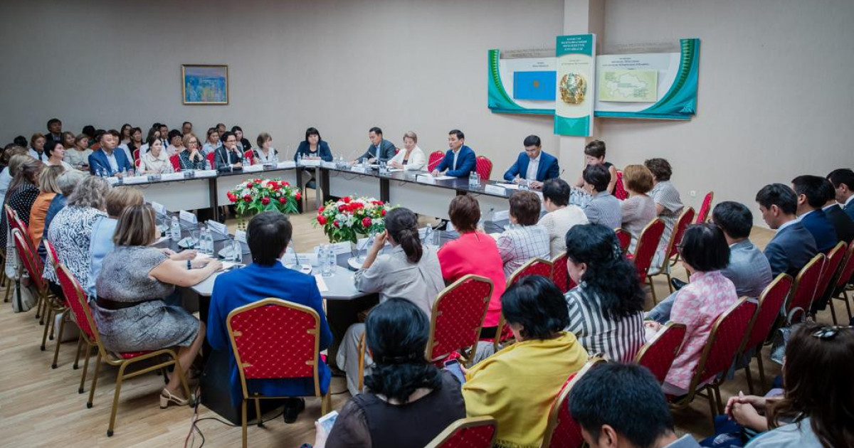 Елорда әкімі мектеп директорларымен кездесті