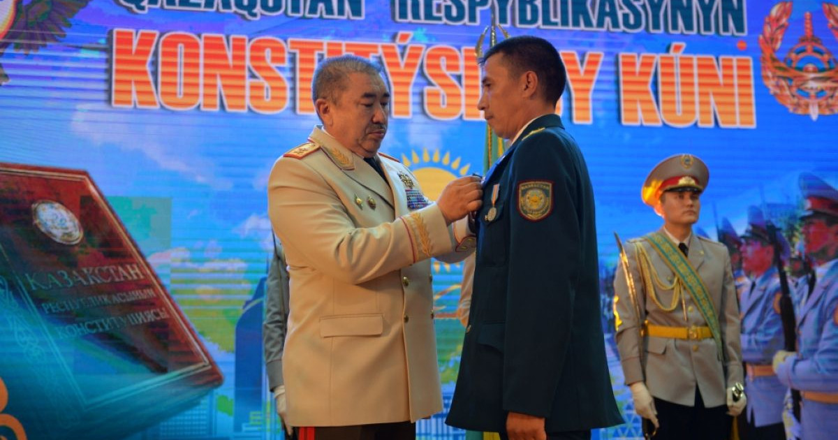 Төрт қарағандылық өрт сөндіруші «Ерлігі үшін» медалімен марапатталды