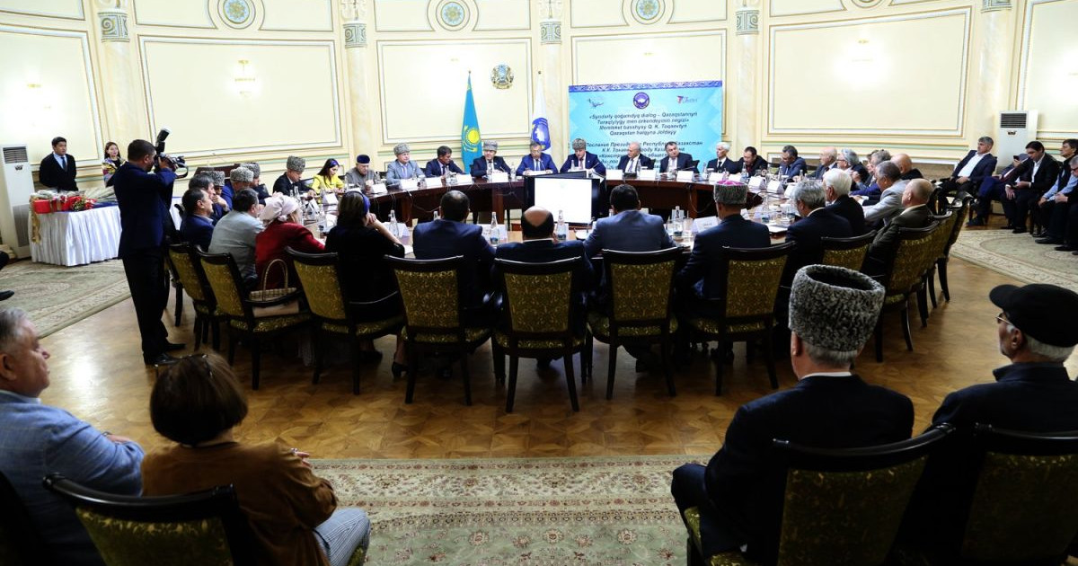 ЖАНСЕЙІТ ТҮЙМЕБАЕВ АССАМБЛЕЯ МҮШЕЛЕРІМЕН ЖОЛДАУДЫ ТАЛҚЫЛАДЫ