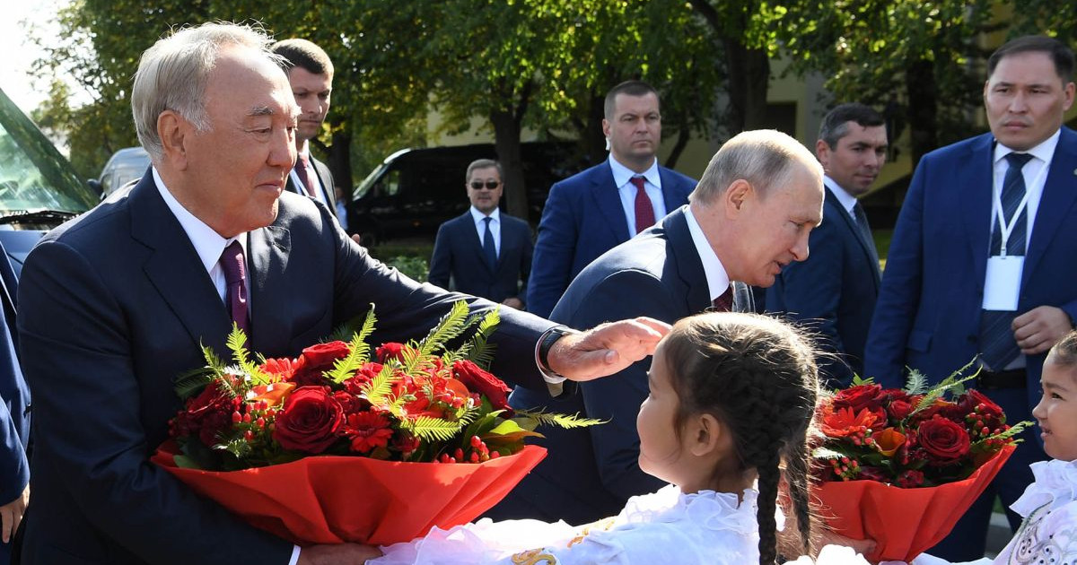 Нұрсұлтан Назарбаев «Қазақстан» ұлттық павильонына барды