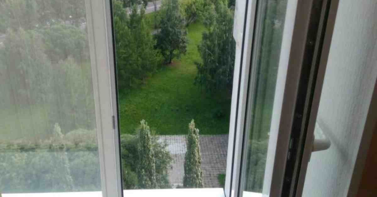 Алматыда мектеп терезесінен секірген оқушы ауруханаға түсті
