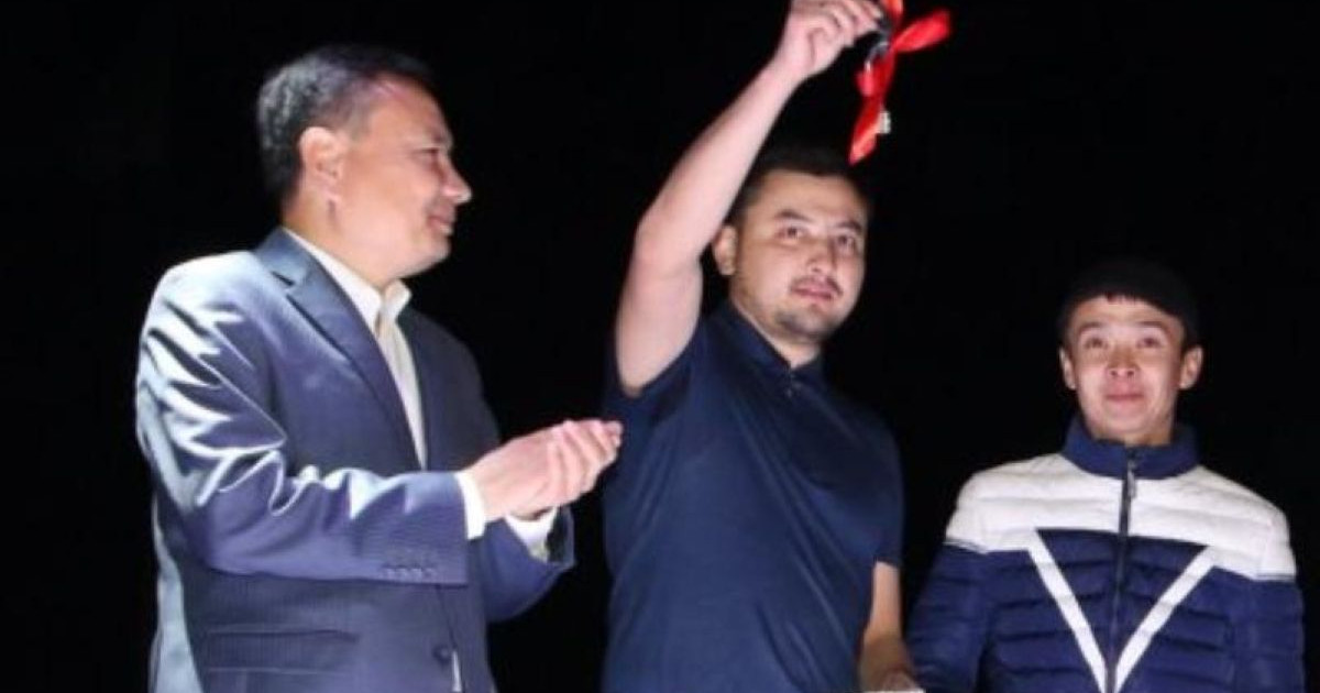 Қызылордалық кәсіпкер көпбалалы отбасыға пәтер сыйлады