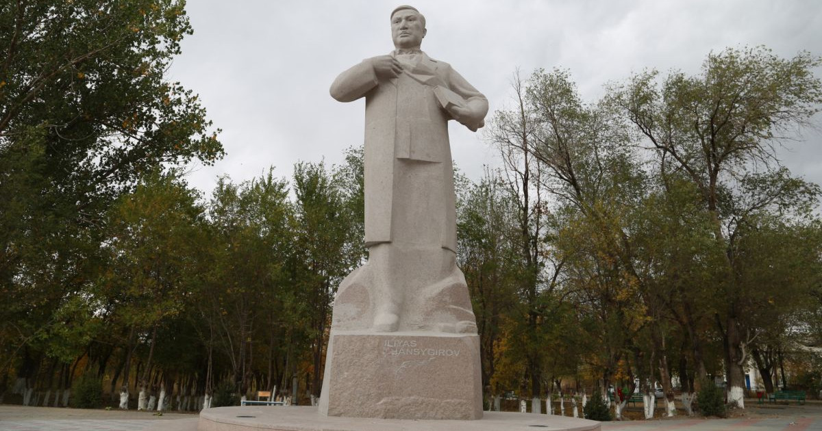 Сұлу сөзден сарай соққан