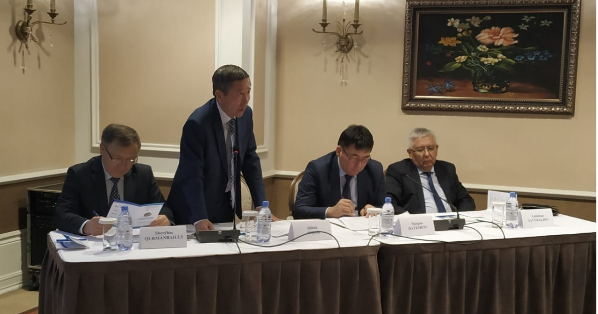 Тіл мамандары термин мәселесін талқылады