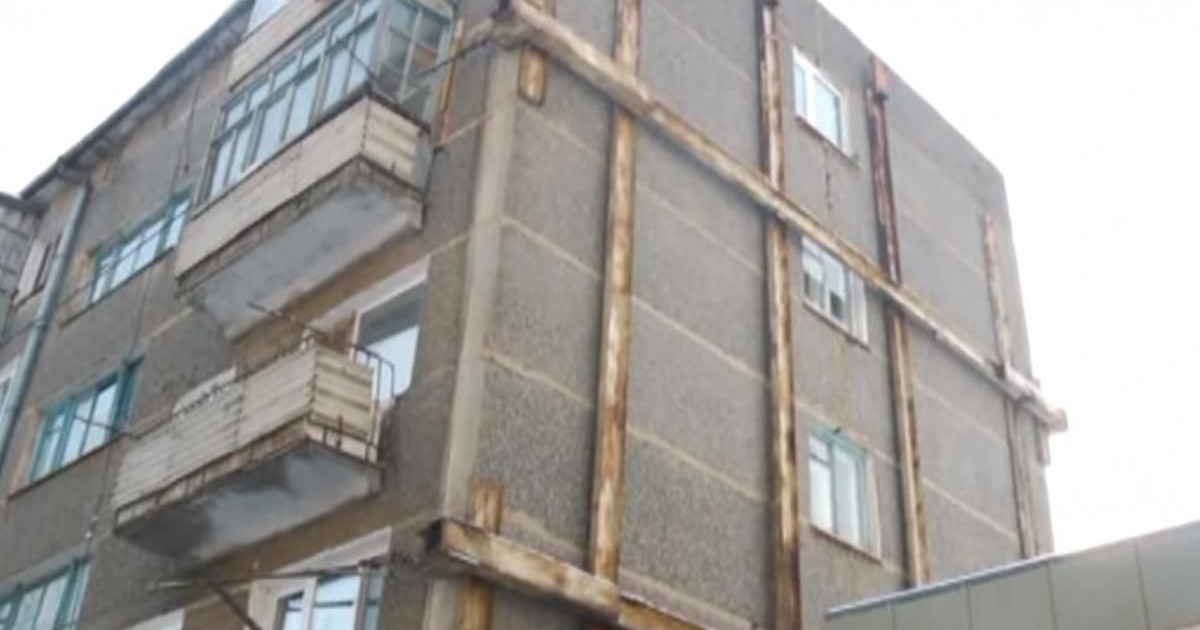 Көкшетау тұрғындары апатты жағдайдағы үйден неге көшпей отыр?