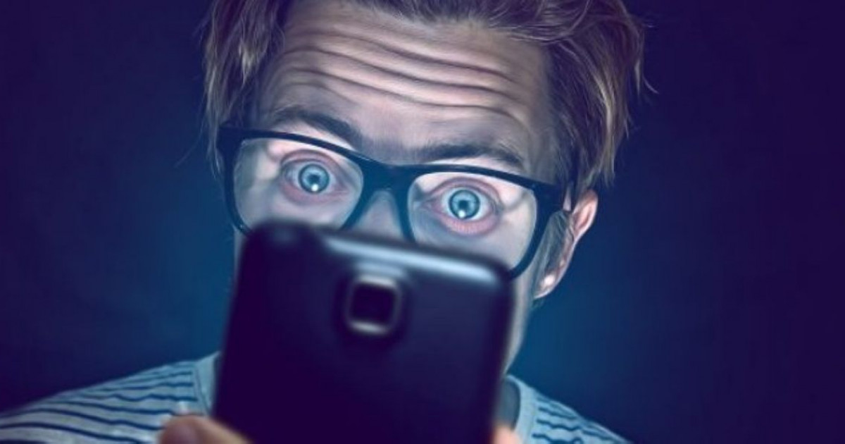 Сенесіз бе, сіз 10 минут сайын телефонға үңілесіз – зерттеу