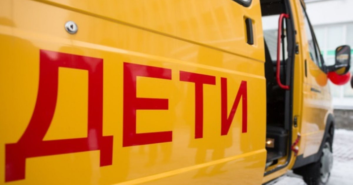 Тәртіп сaқшылaр мектеп автобустарын тексеріп жатыр