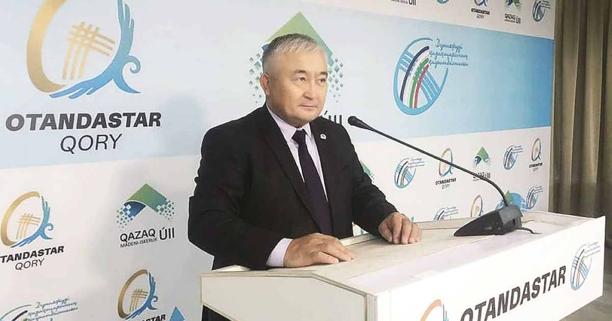 Шетелден 163 қазақ отбасын көшіріп әкелген азамат