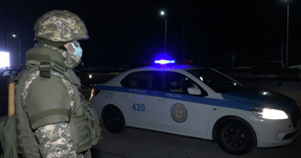 Елордада блокбекетті бұзып өтпек болған азамат 7 жылға жүргізуші куәлігінен айрылды