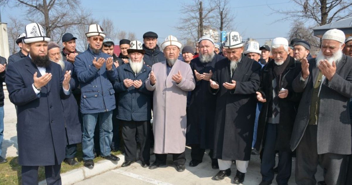 Қырғызстандық имамдар коронавирустың таралуын тоқтату үшін құрбандық шалды