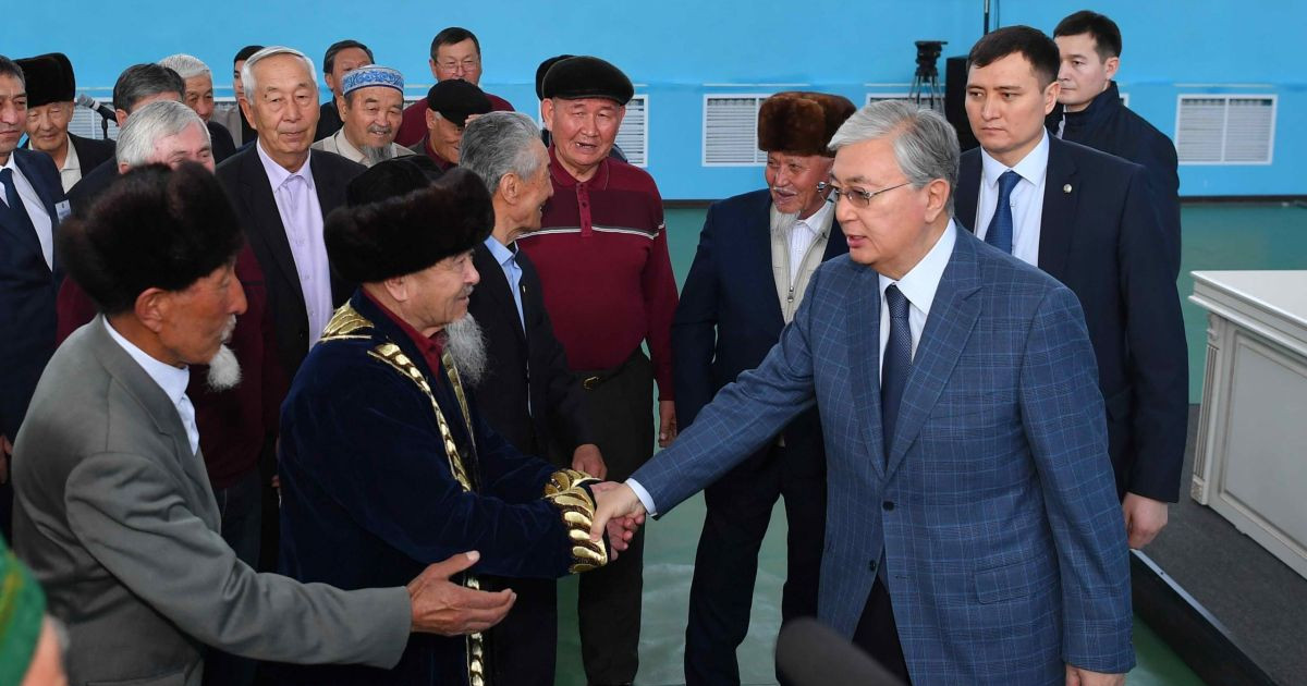 Президент Қордай ауданындағы Қаракемер ауылының тұрғындарымен кездесті
