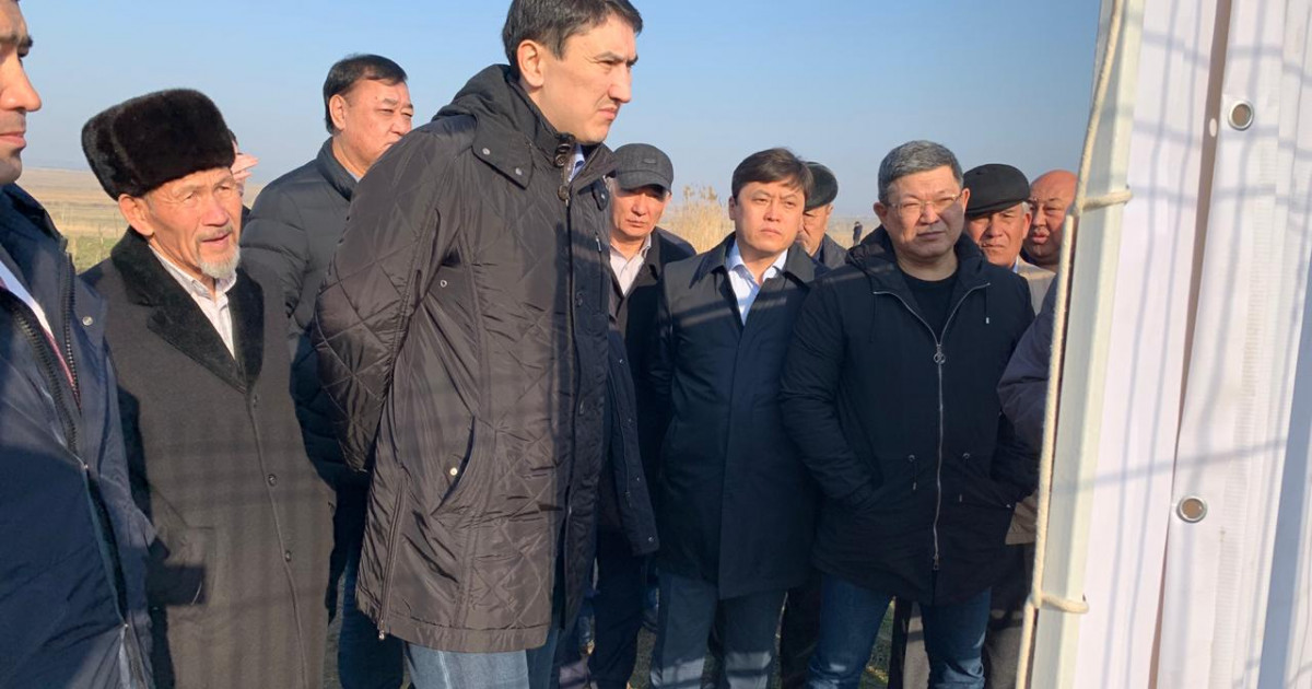 Нұротандықтар шалғайдағы ауылдардың тұрғындарымен кездесуде