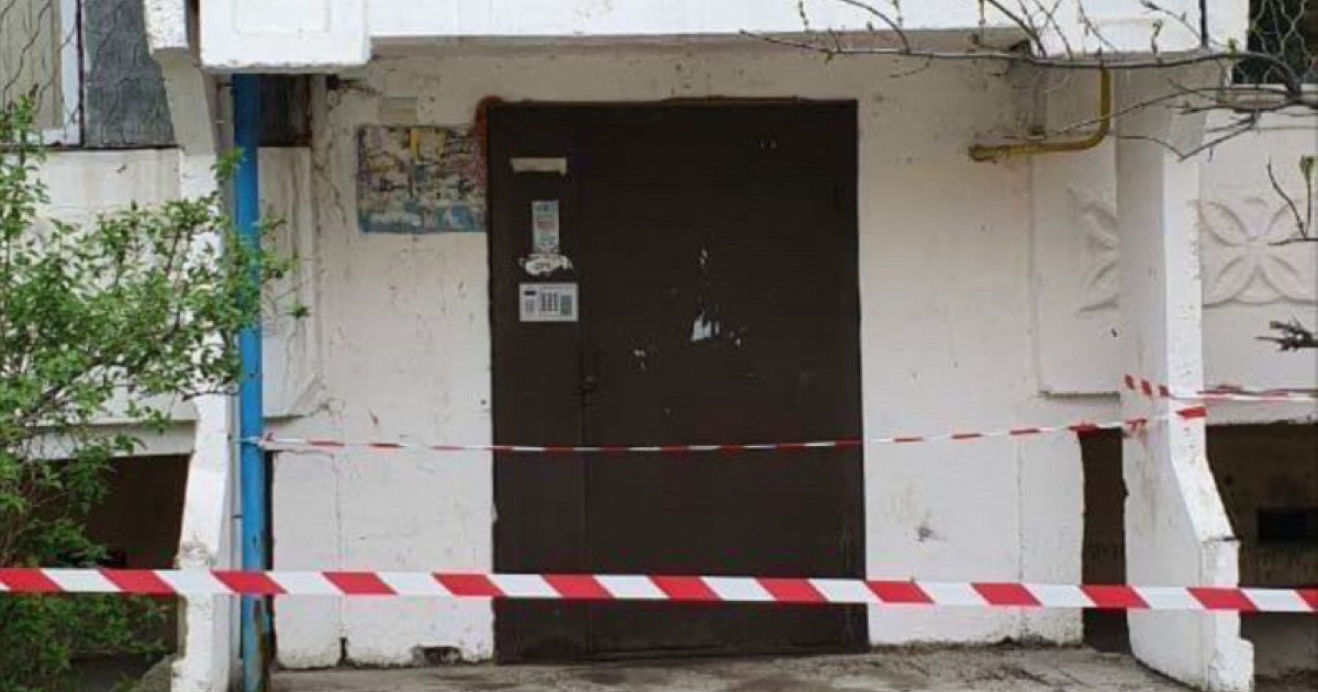 Таразда көпқабатты тұрғын үйдің кіреберісі карантинге жабылды