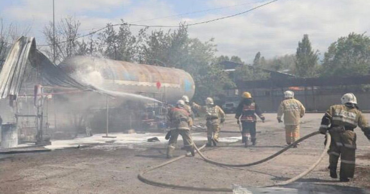 Алматыда газ баллоны қоймасы өртеніп, жарылыс болды