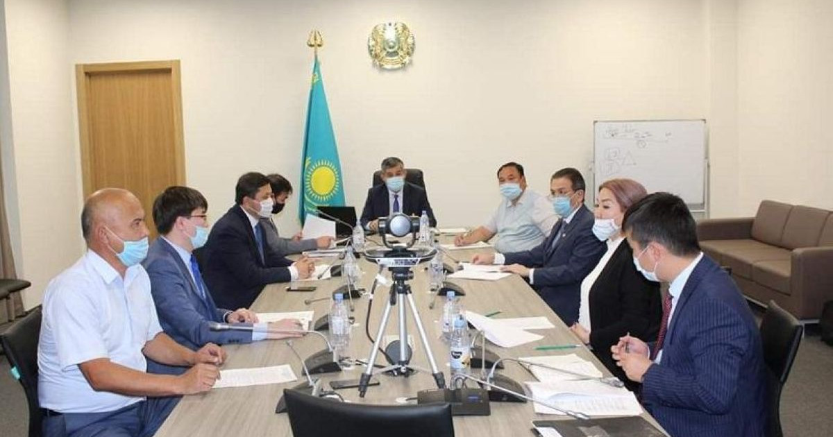 Карантин кезінде қызметкерлерімен моншаға барған аудан әкімі жазаланды (видео)
