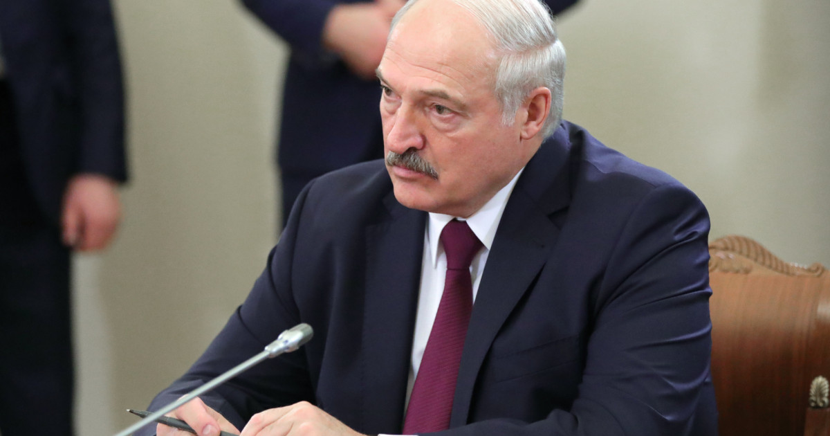 Лукашенко коронавирусты бір айда жеңе алмағанын мойындады