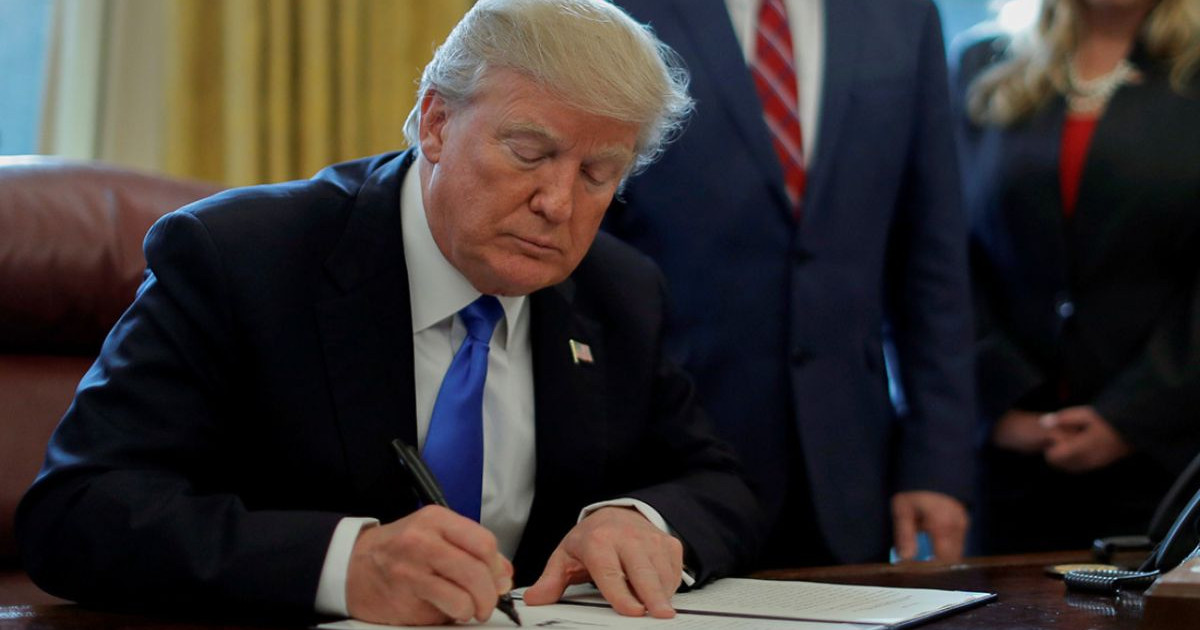 Трамп жарлығы: АҚШ полициясына қабылданатын азаматтарға талап күшейтіледі