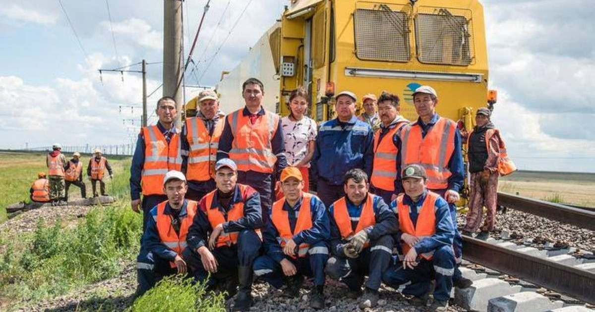 Партия 328 жұмысшының мәселесін шешті
